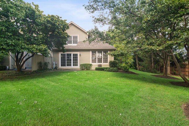 Building Photo - 2040 Trent Ct
