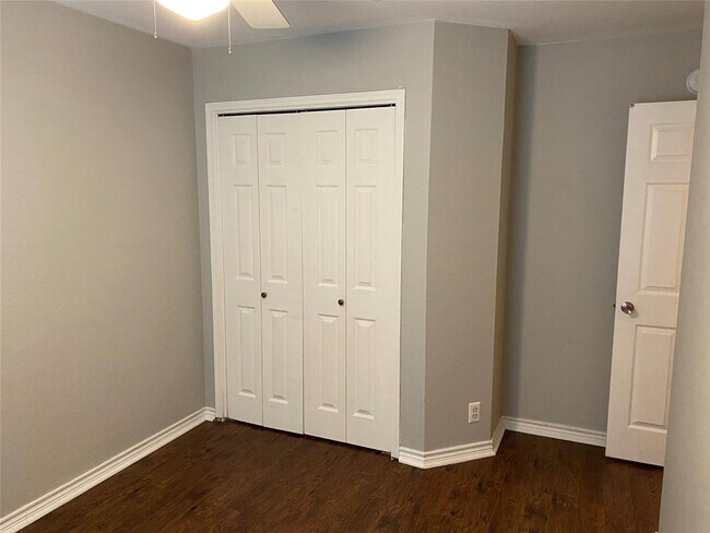 Building Photo - 1513 Deepwoods Trail