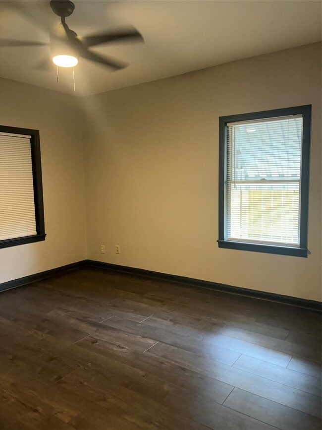 Building Photo - 1408 W 34th St