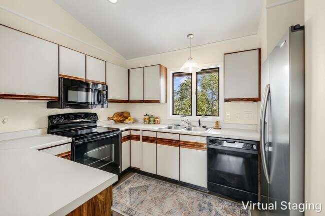 Building Photo - 2-Bedroom, 2-Bathroom Condo with Stunning Downtown Views