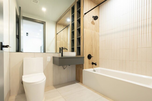 Building Photo - 424 Arlington Ave