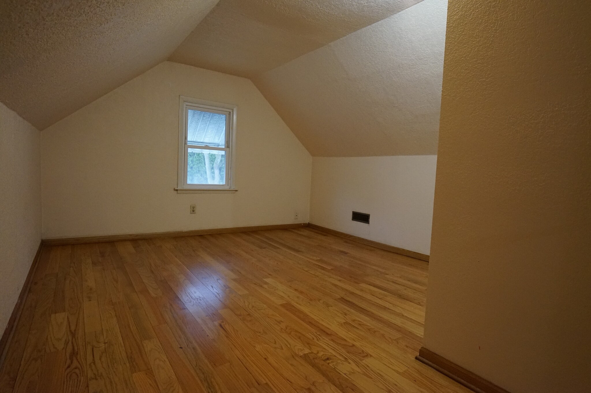 upper loft bed room - 3427 Shirley Rd