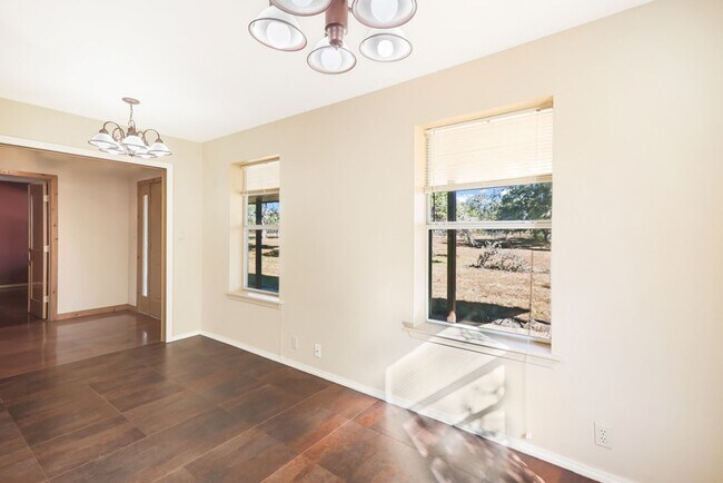 Building Photo - Hill Country Retreat