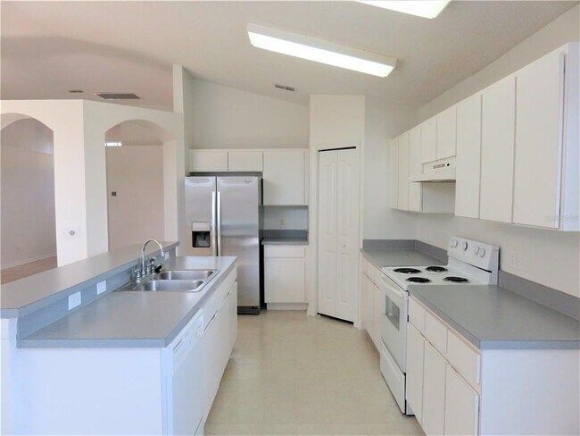 Building Photo - 8613 Fawn Creek Dr