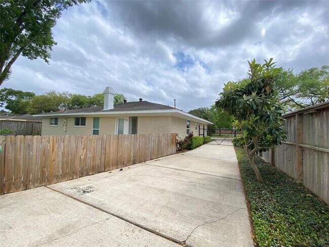 Building Photo - 5330 Wigton Dr