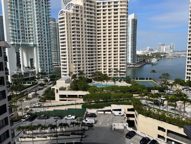 Building Photo - 540 Brickell Key Dr