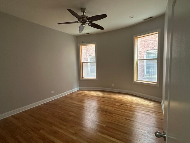 Building Photo - 4824 S King Dr