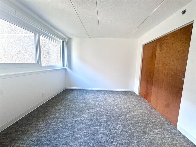 Building Photo - 133 Park St
