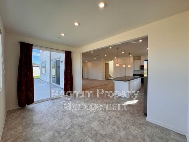 Building Photo - 31310 Reserve Dr