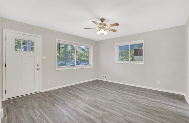 Building Photo - 2833 Altaview Dr SE