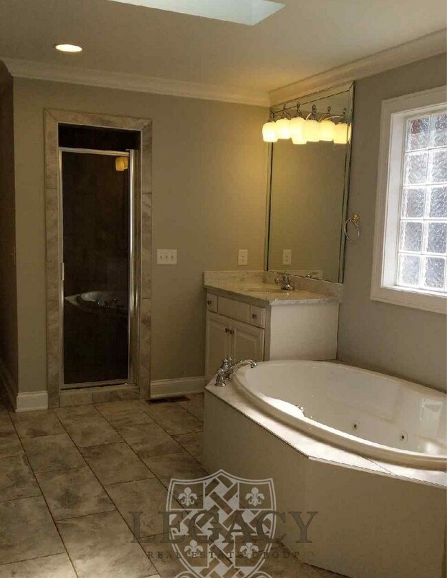 Building Photo - 9919 Maxwell Ln