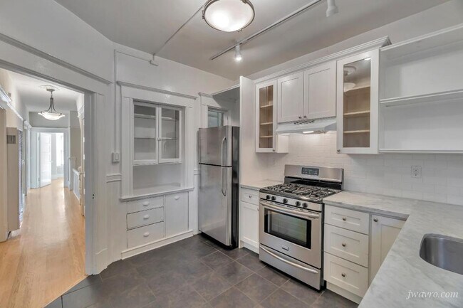 Building Photo - 840 14th St