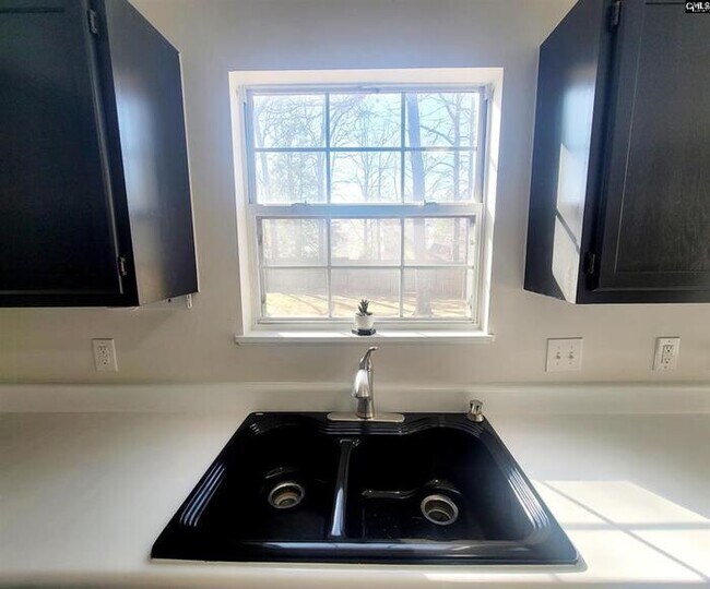 Building Photo - Freshly Remodeled Home near YMCA