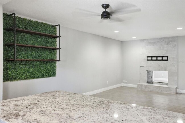 Building Photo - 727 N Himes Ave