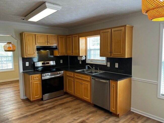 Building Photo - New On the Market!