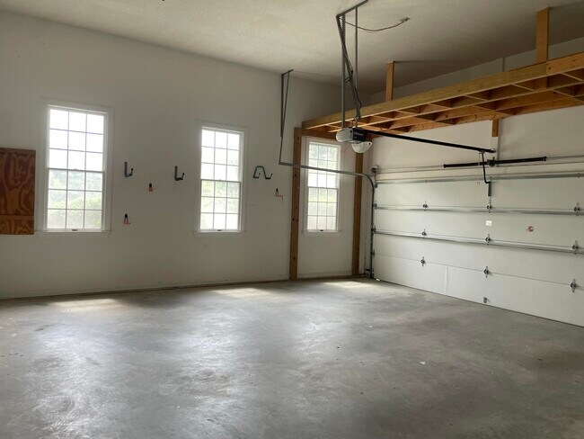 Building Photo - 917 Holley Lake Rd
