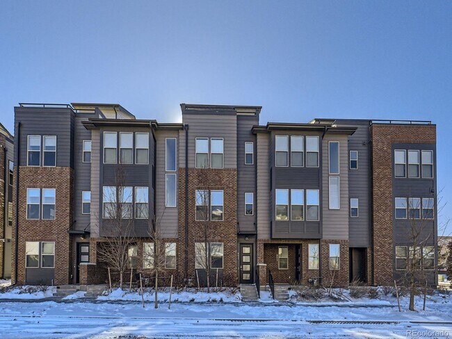Building Photo - 2 bedroom townhome in Northfield Central Park Denver.