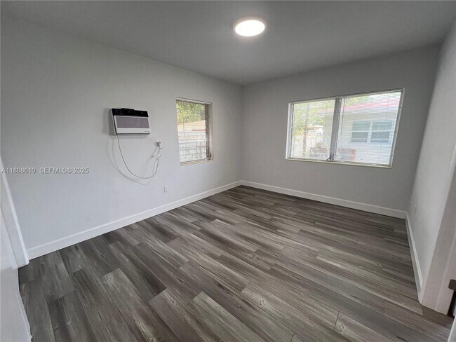 Building Photo - 962 NW 6th St