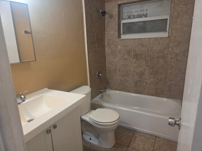 Building Photo - 1509 Pine Tree Ct