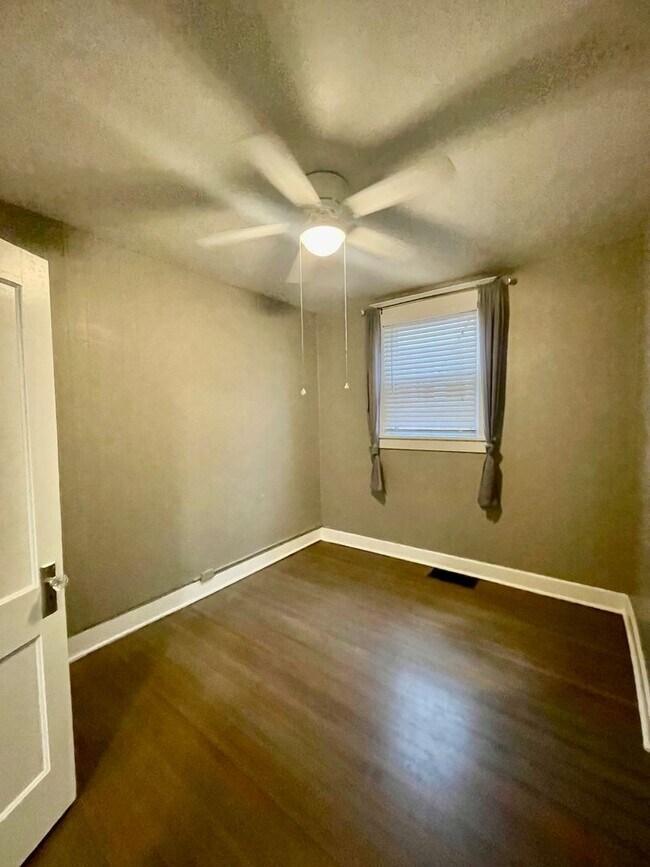 Building Photo - This beautiful 3-bedroom (2 conforming and...