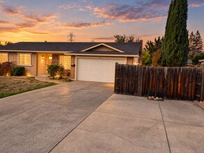 Building Photo - 510 Linford Pl