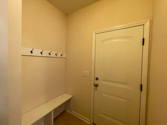 Building Photo - 422 Sebastian Dr