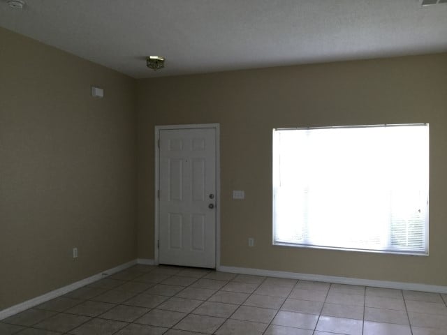 Building Photo - 647 Heraldo Ct