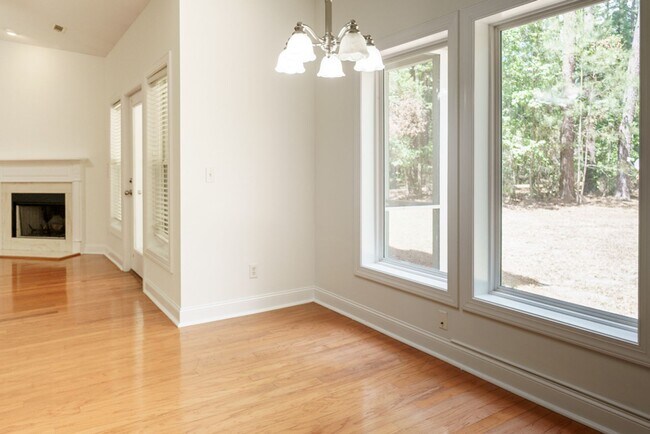 Building Photo - 49 Thomas Sumter St