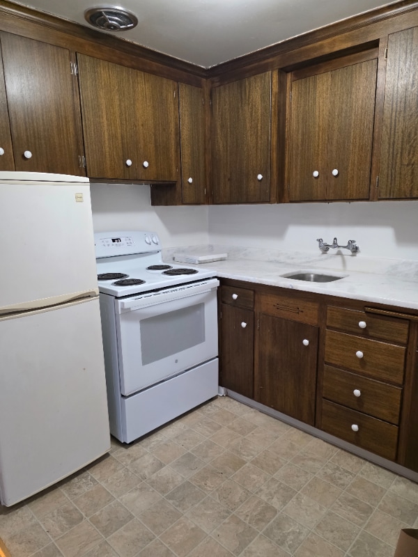 Building Photo - 2349 W Newton St