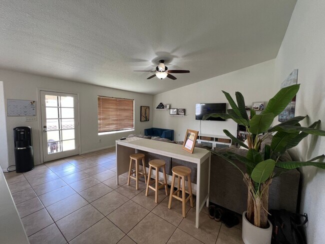 Building Photo - SOLAR & POOL HOME!