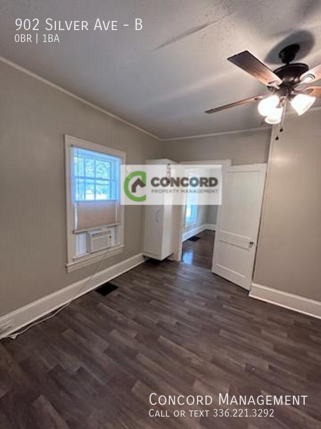 Building Photo - 902 Silver Ave