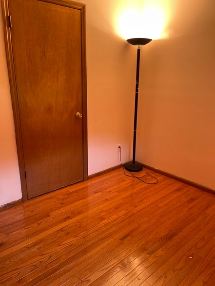 Building Photo - 257 Lake Rd