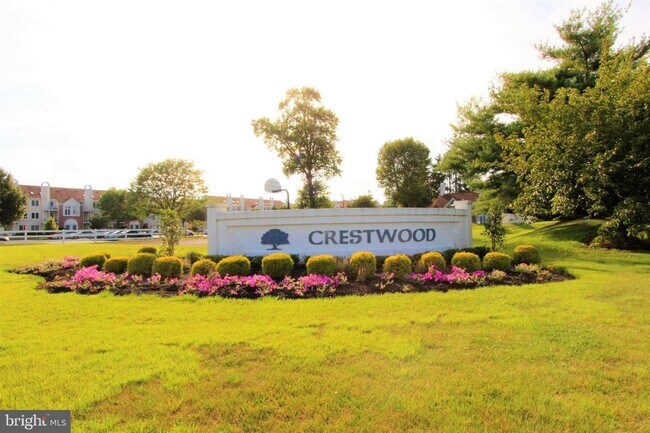Building Photo - Crestwood 2 bed Condo Available Aug 1