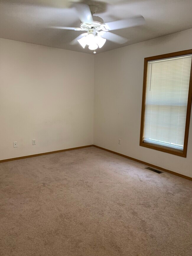 Building Photo - 813 E Franklin St