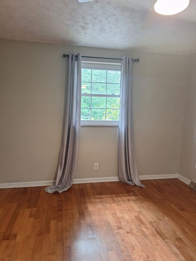 Building Photo - Basement Rancher located in Farragut