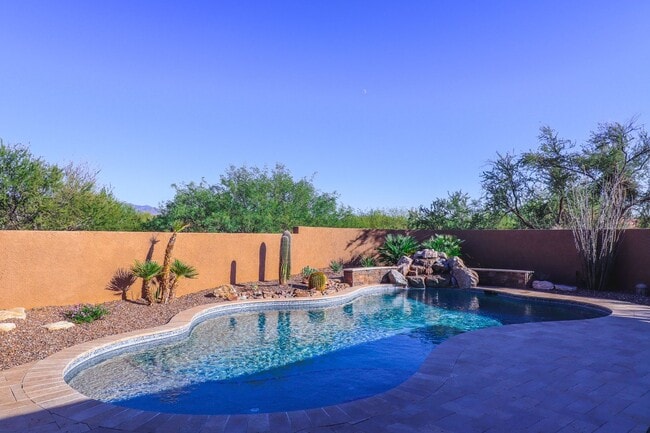 Building Photo - Contemporary Desert Beauty with Pool