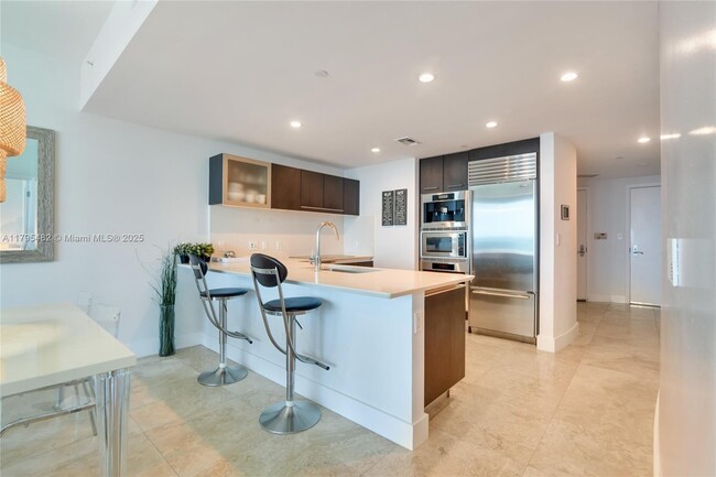Building Photo - 17001 Collins Ave