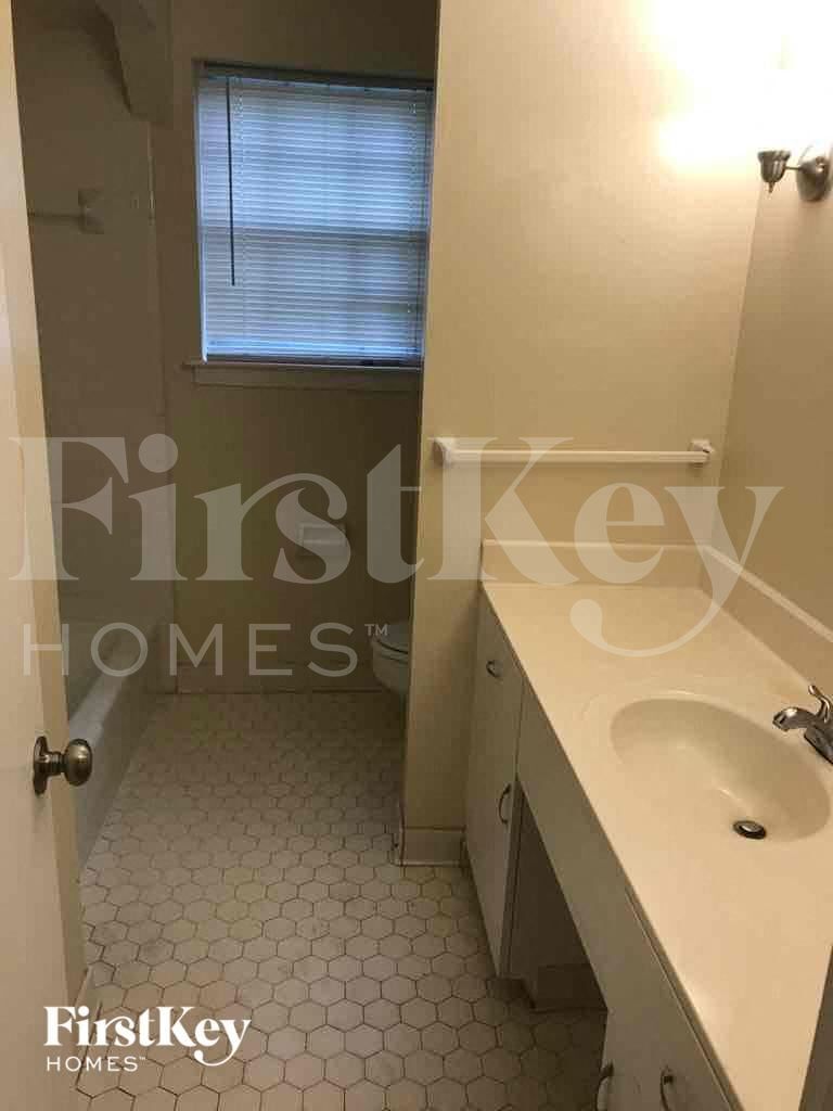 Building Photo - 5712 Fox Bend Ave