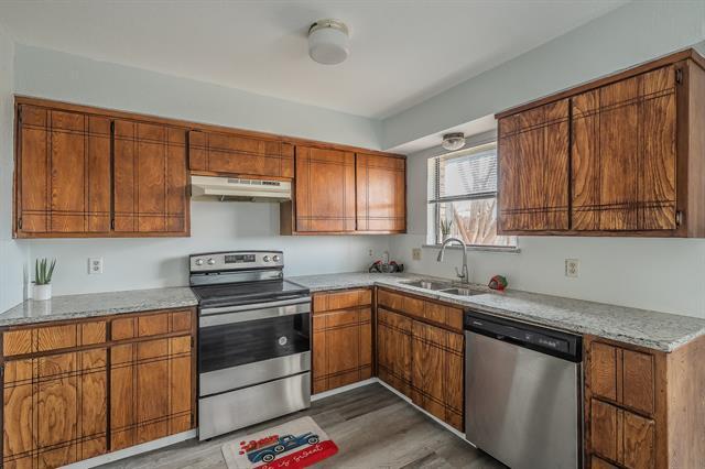 Building Photo - 420 Signal Hill Ct N