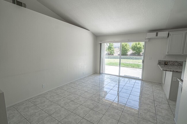 Building Photo - COMING SOON! Single Story 3 Bedroom in Mou...