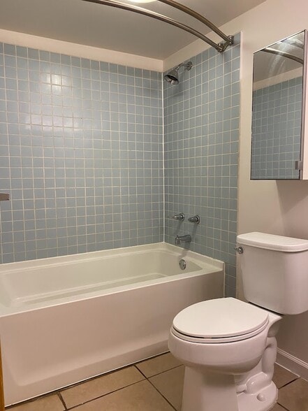 Building Photo - 1823 Robert St