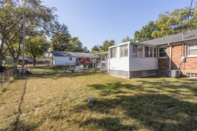 Building Photo - 4464 Mohegan Dr