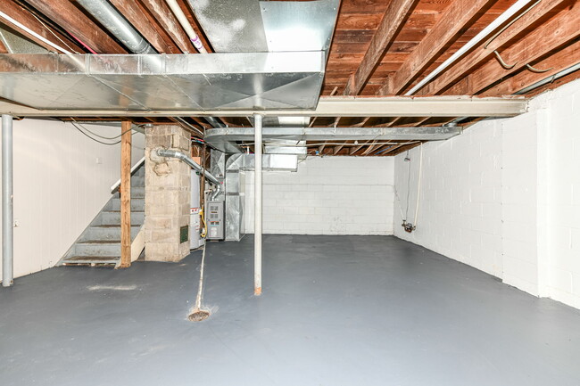 Building Photo - 6668 E 17th St