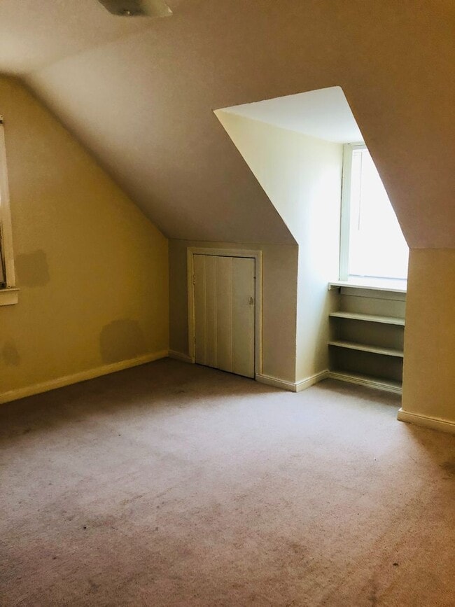 Building Photo - Adorable 3 bdrm/1 bath Home Located in Desirable West End!