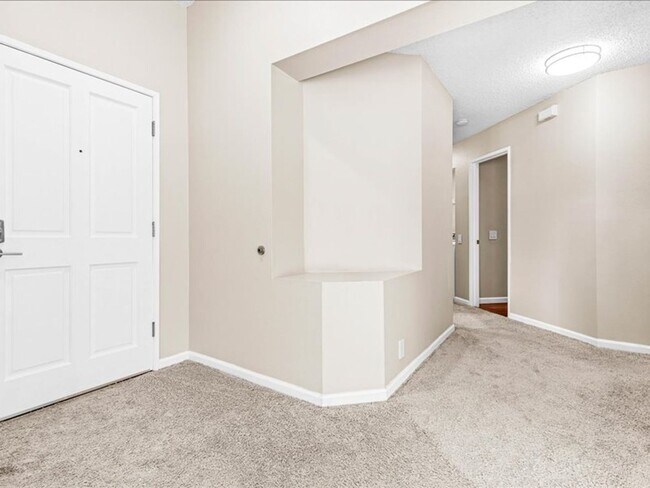 Building Photo - Pets Welcome!  2 bedroom, 2 bathroom single story townhouse
