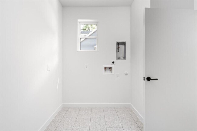 Building Photo - 2917 Lyons Rd