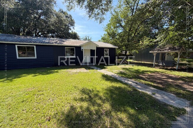Building Photo - James Street Duplex