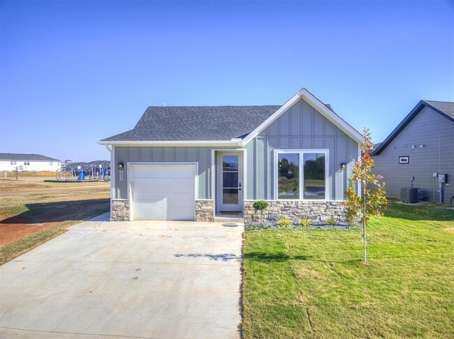 Building Photo - 2633 Crescent Ave