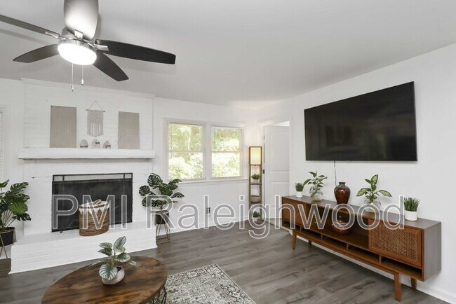 Building Photo - 5017 Gatewood Dr