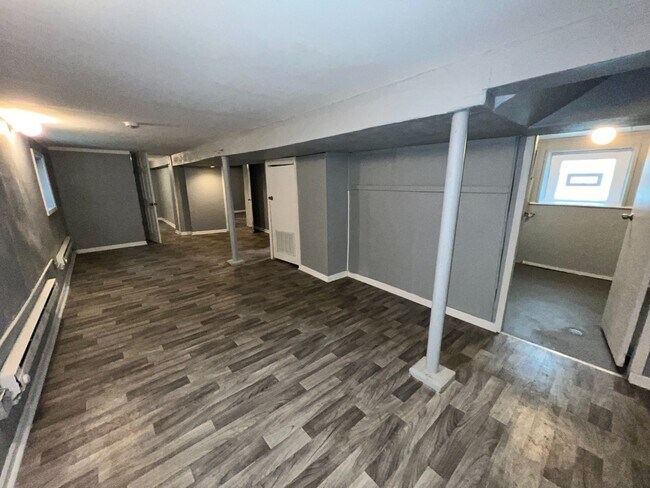 Building Photo - Freshly Renovated 5-Bedroom Home in South Chicago – Available Oct 15